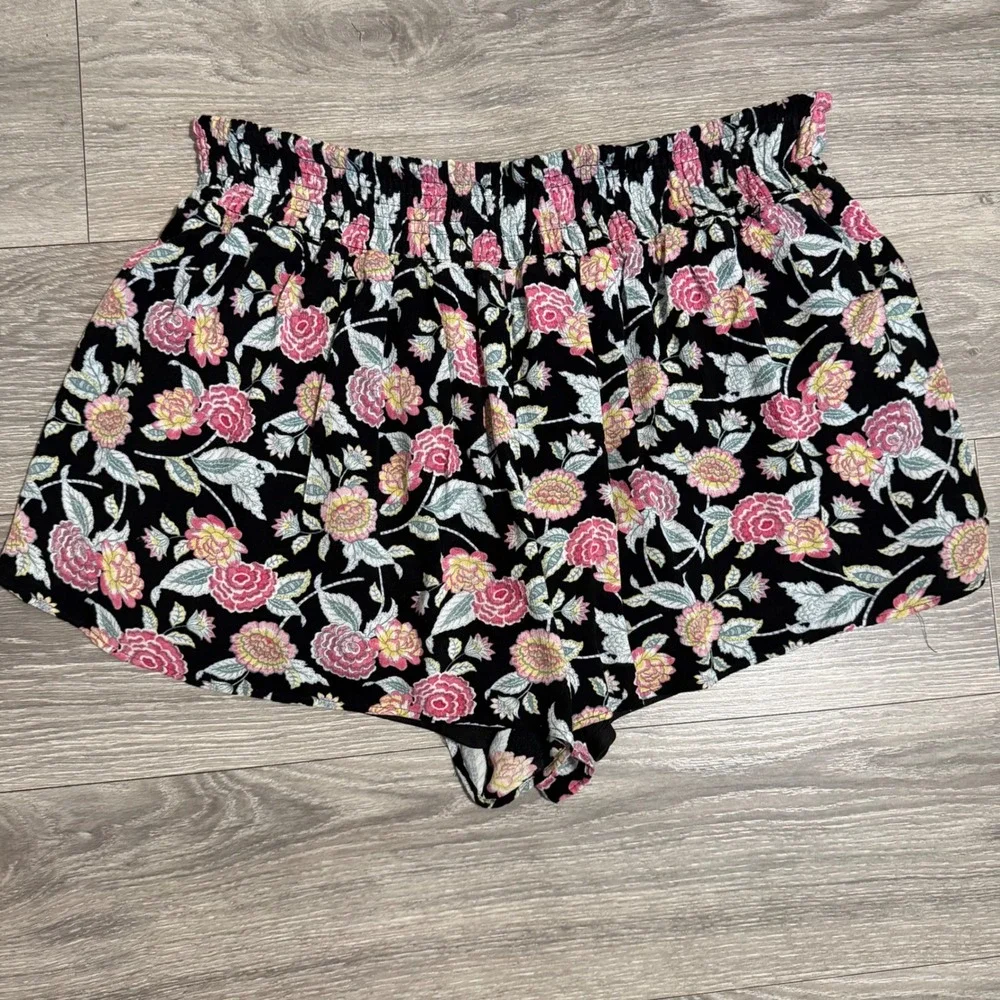Torrid Black Floral Smocked Back Shorts Plus Size 2 Large‎ Cottagecore Summer